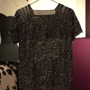 Adorable ruffle top🦋